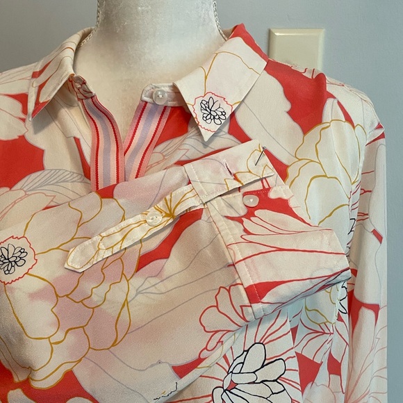 👚Spartina 100% Silk Blouse. Long Sleeves w/Floral Design. Button Down Front. - Picture 12 of 13